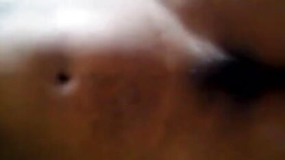 एक संकीर्ण आंखों मधुबाला में मुंह और योनी देसी ब्लू फिल्म फुल एचडी में एक खाली पब